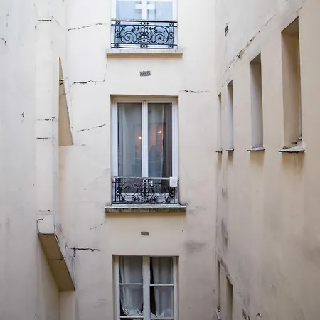Beautiful In A Dynamic Neighborhood * Париж